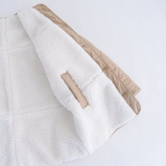 Levi's Marlowe Oversized Cream & Tan Reversible Sherpa Quilted Jacket  XS - Picture 11 of 14